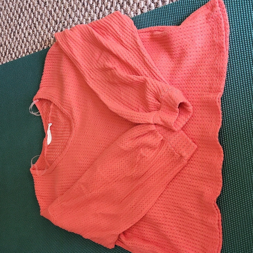 Long sleeve light weight sweater
